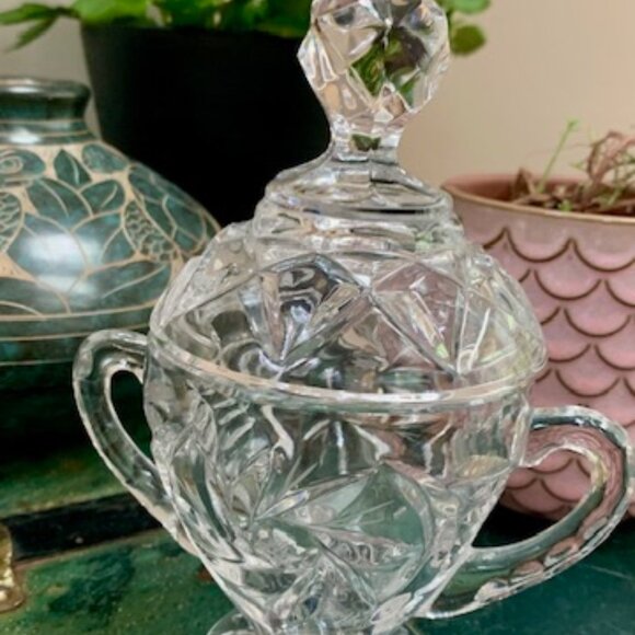 Vintage Crystal 1960's PinWheel Design Sugar Bowl with Lid - Picture 3 of 3